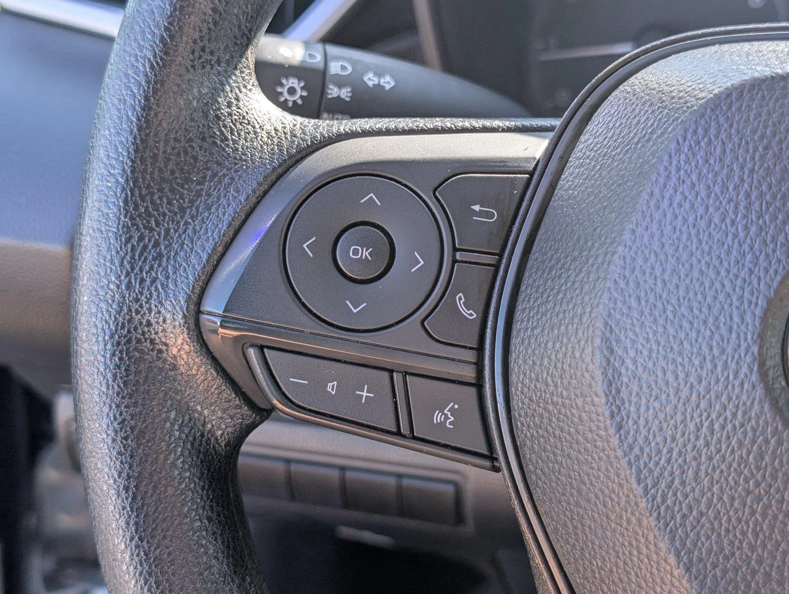 Used 2025 Classic Silver Metallic Toyota LE image 29