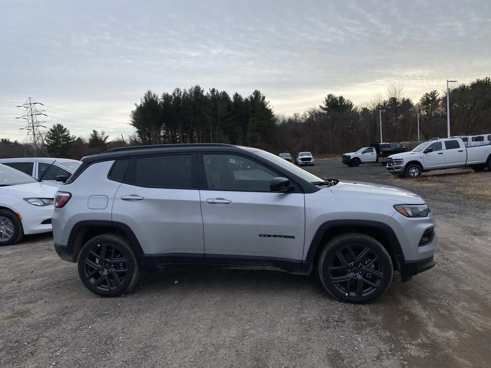 New 2026 Silver Zynith Metallic Clear-Coat Exterior Paint Jeep Limited Altitude image 2