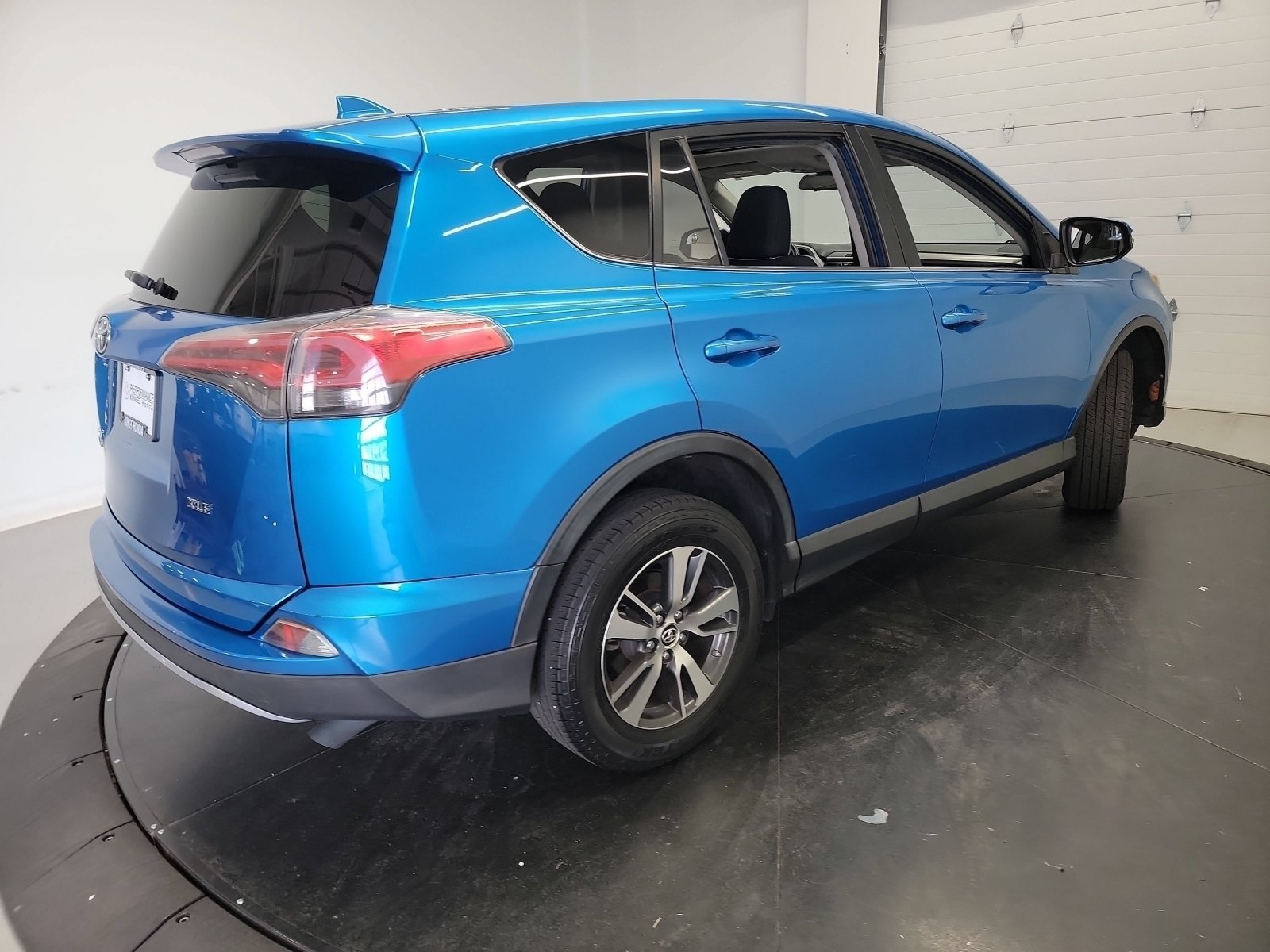 Used 2018 Electric Storm Blue Toyota XLE image 8