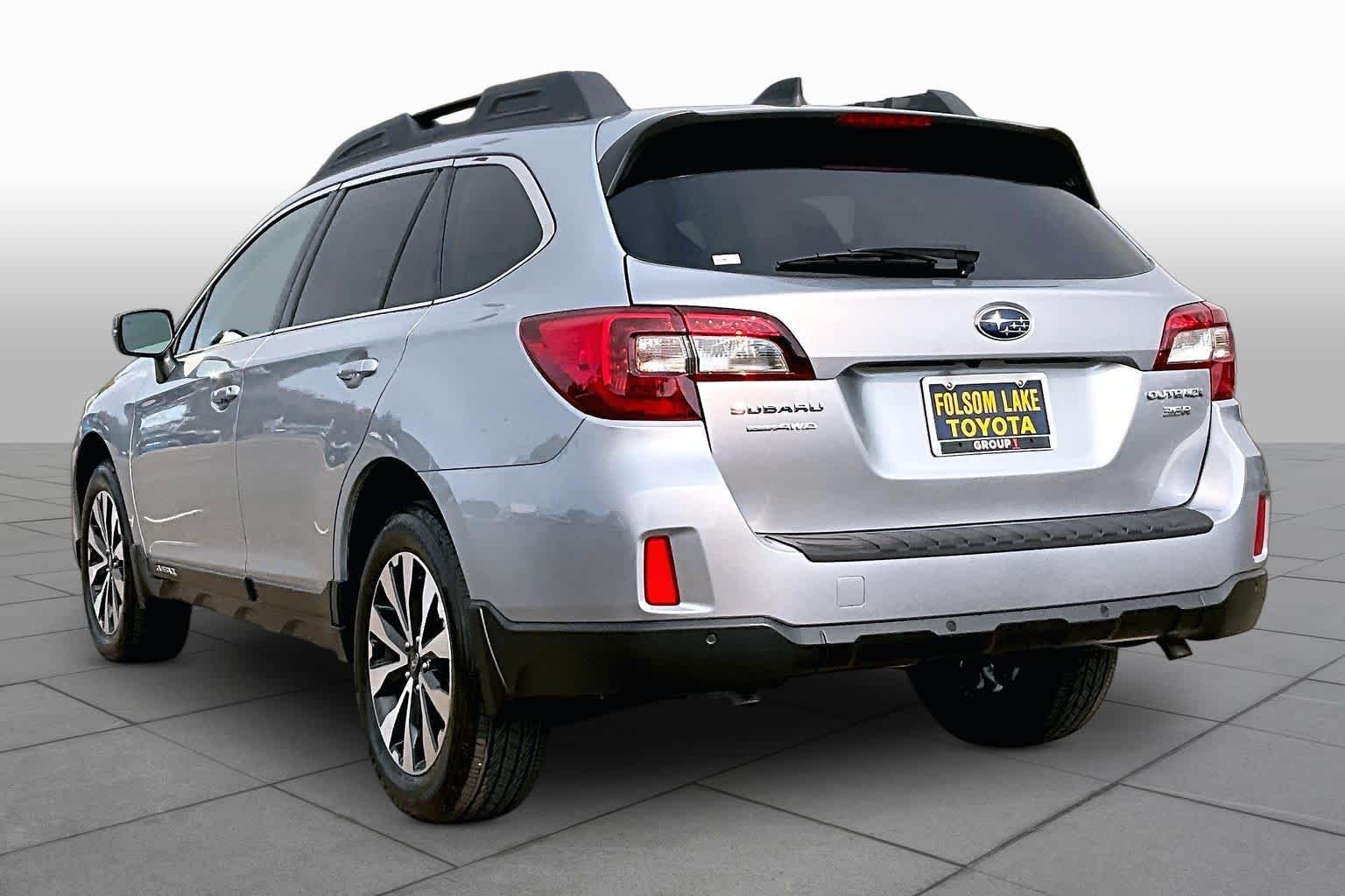 Used 2017 Ice Silver Metallic Subaru Limited image 11