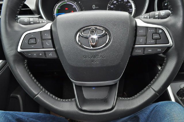 Used 2025 Beige Toyota XLE image 29
