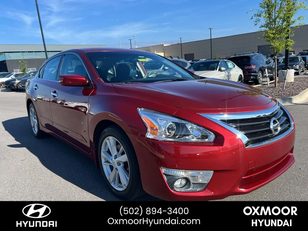 Used 2015 Cayenne Red Nissan 2.5 SV image 1