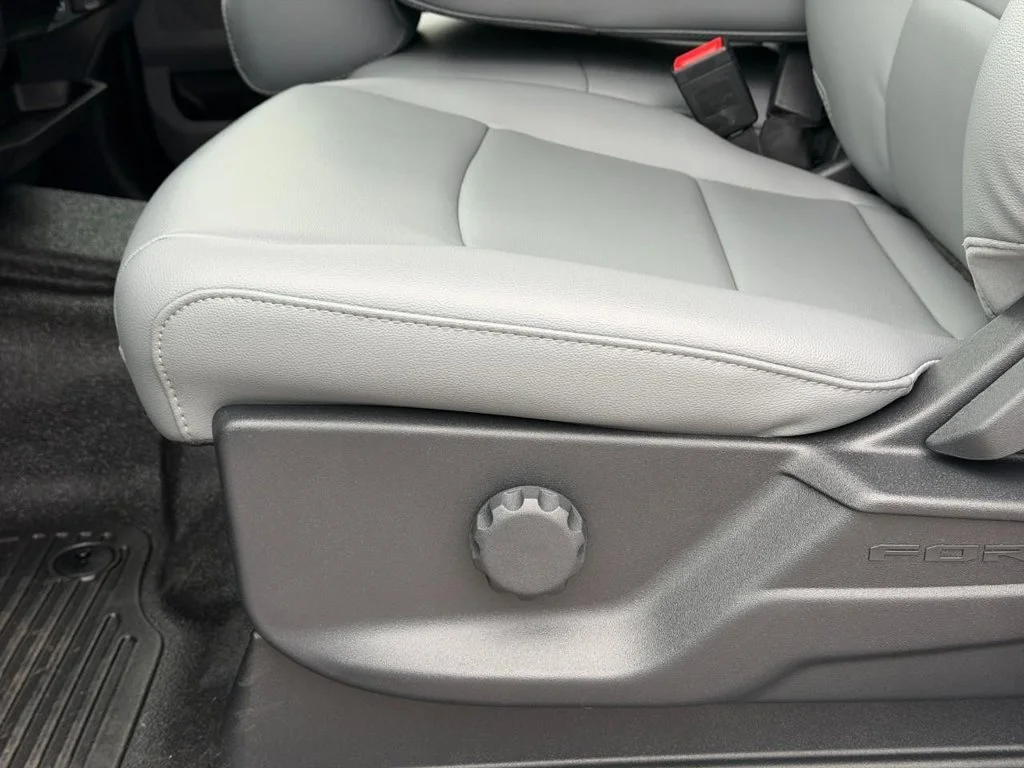 New 2027 Oxford White Ford F-350® XL image 10