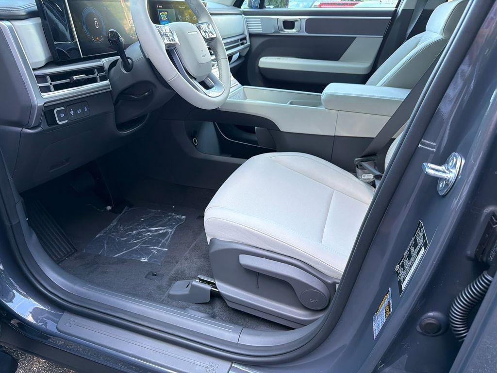 New 2027 Gray Hyundai SE FWD image 9