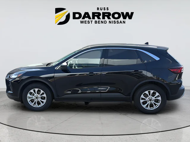 Used 2023 Black Ford Active image 2