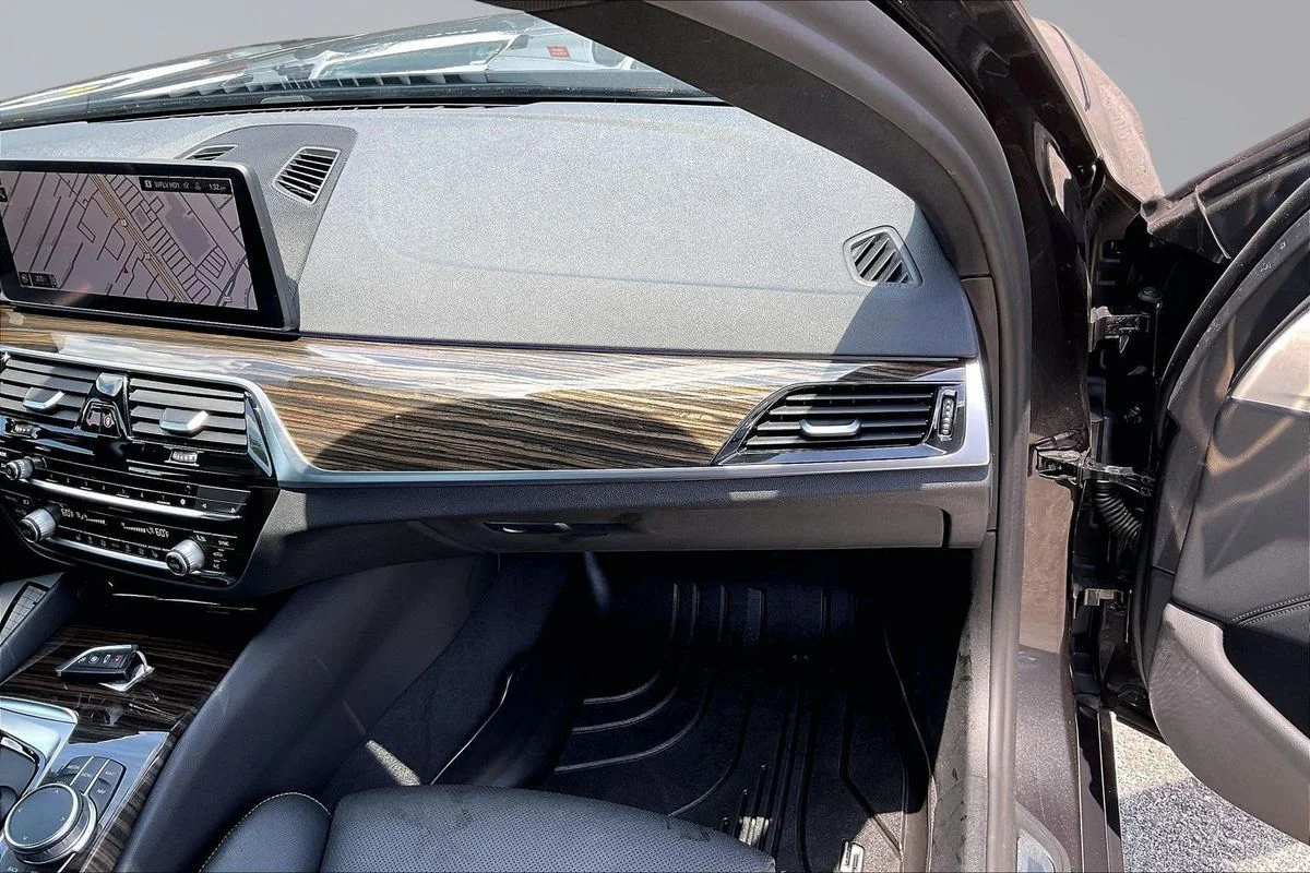 Used 2022  BMW i xDrive image 26
