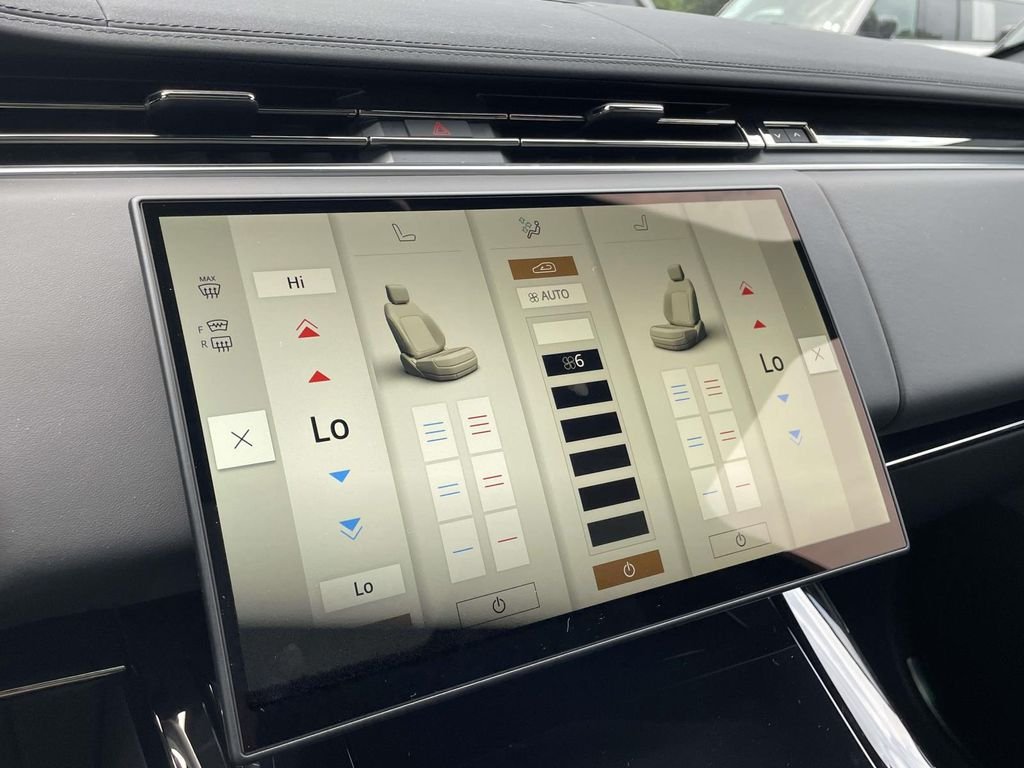 New 2026 Fuji White Land Rover Dynamic SE image 28