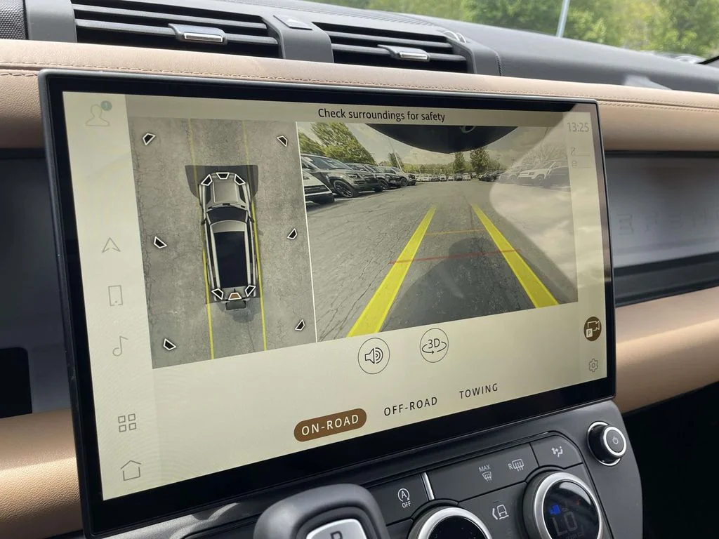 New 2026 Woolstone Green Land Rover X-Dynamic SE image 30