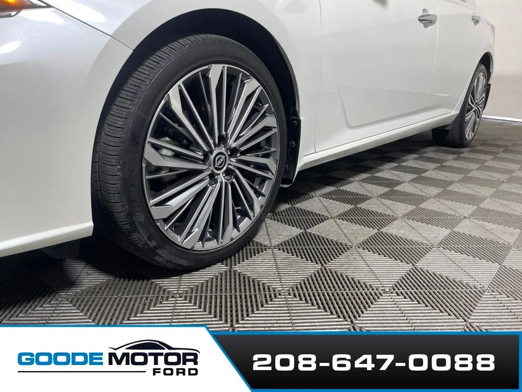 Used 2024 White Nissan 2.5 SL image 26