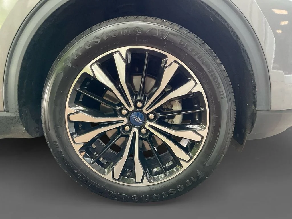 Used 2022 Gray Ford SEL image 16