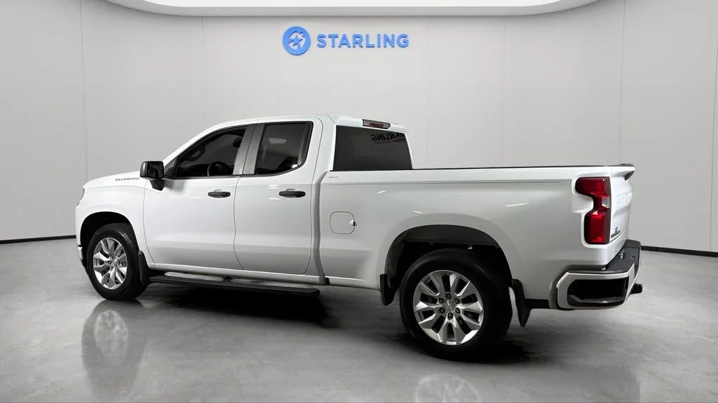 Used 2020 SUMMIT WHITE Chevrolet Custom image 5