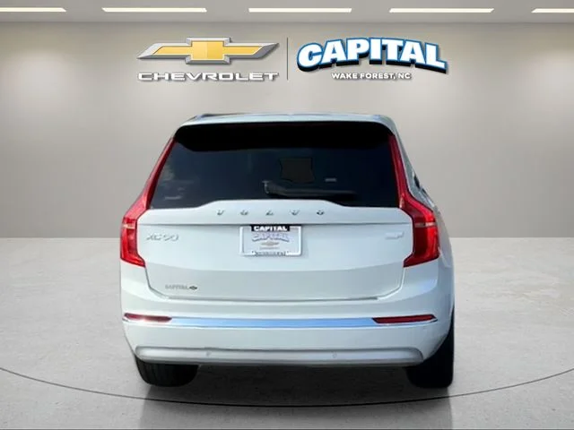 Used 2022 White Volvo T8 Inscription 7 Passenger image 4