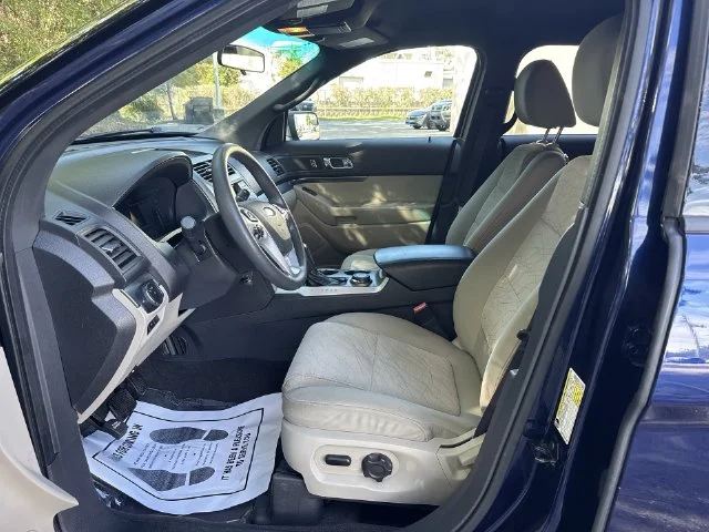 Used 2011 Blue Ford Base image 15