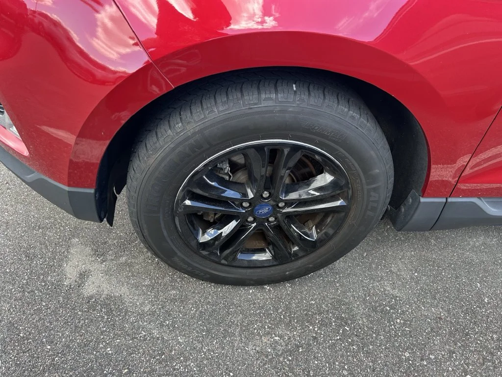Used 2020 Red Ford SEL image 9