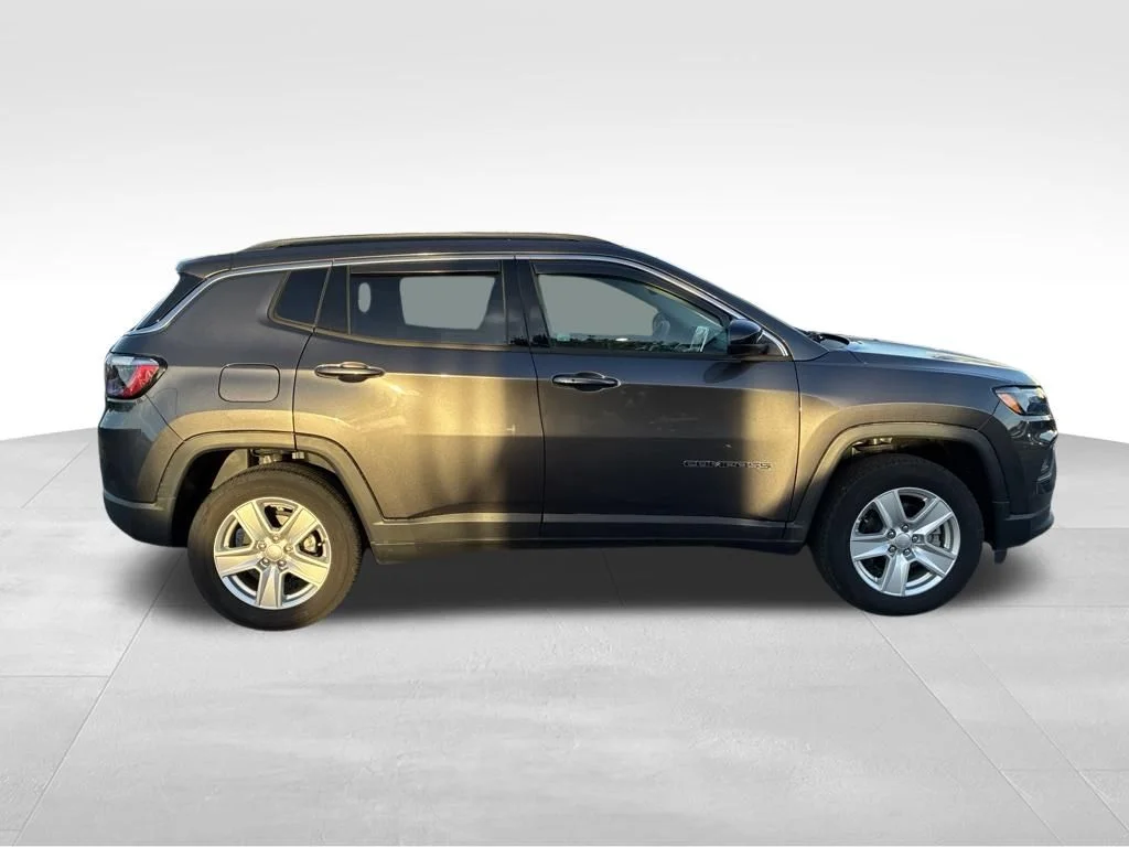 Used 2022 Gray Jeep Latitude image 7