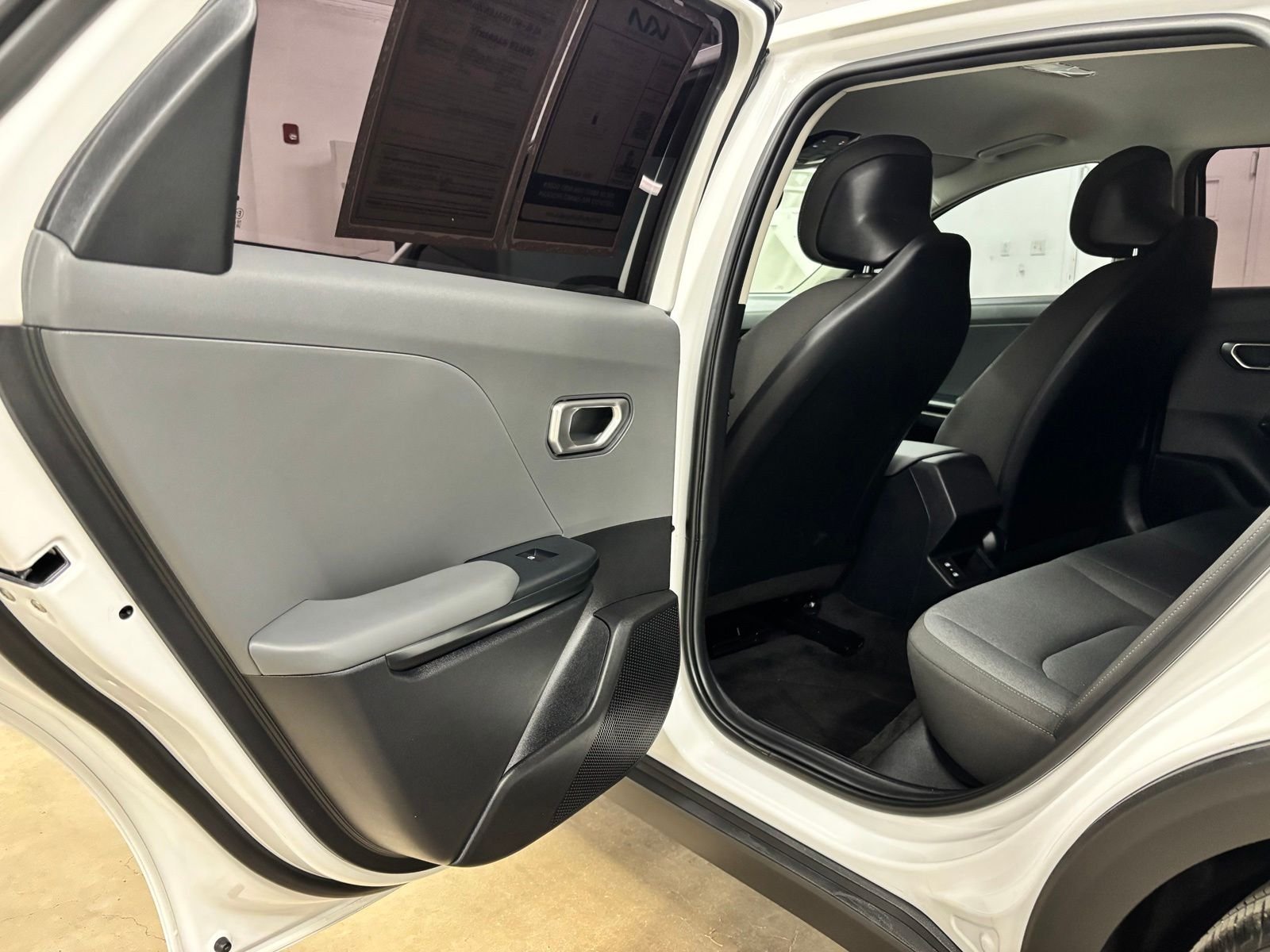 Used 2025 White Kia LXS image 19