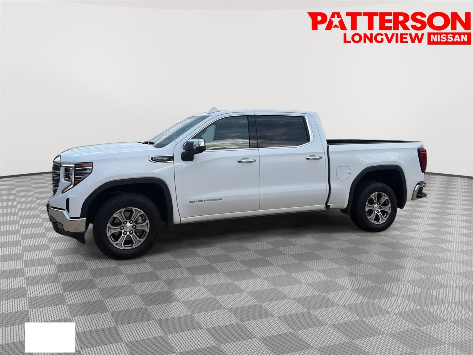 Used 2025 Summit White GMC SLT image 4
