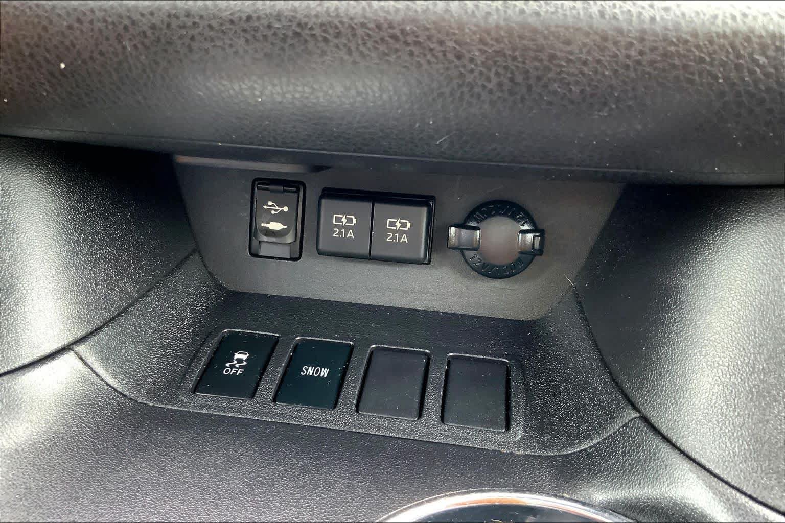 Used 2019 Celestial Silver Metallic Toyota XLE image 32