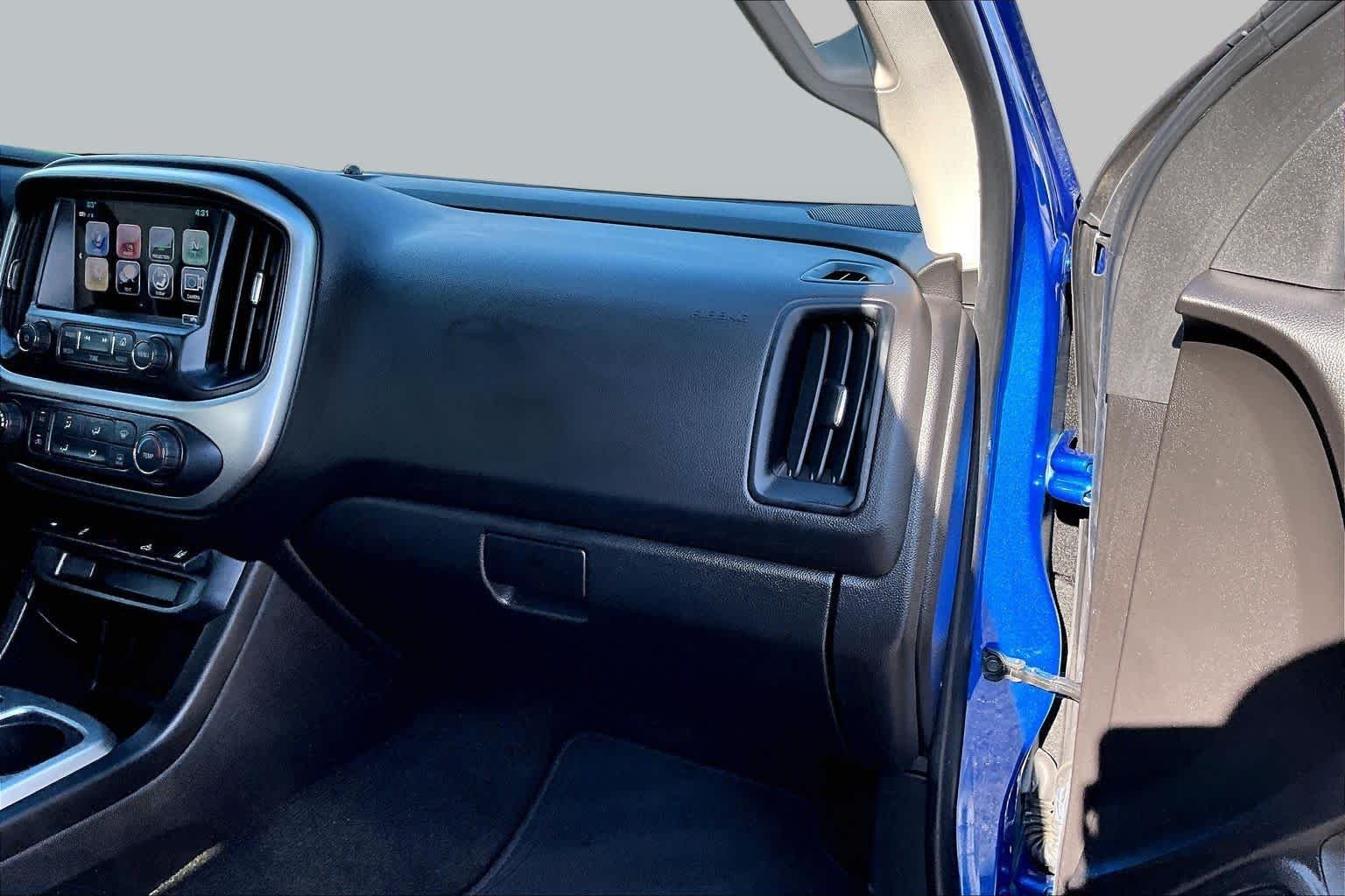 Used 2018 Kinetic Blue Chevrolet 2WD LT image 21