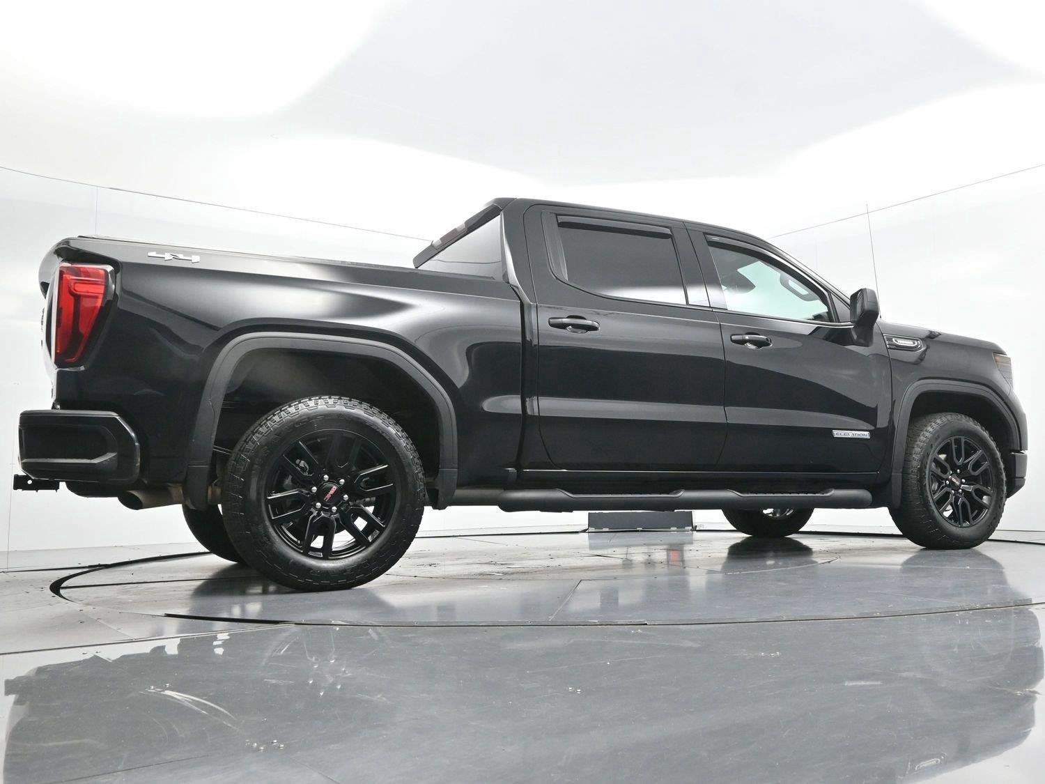 Used 2025 Onyx Black GMC Elevation image 45