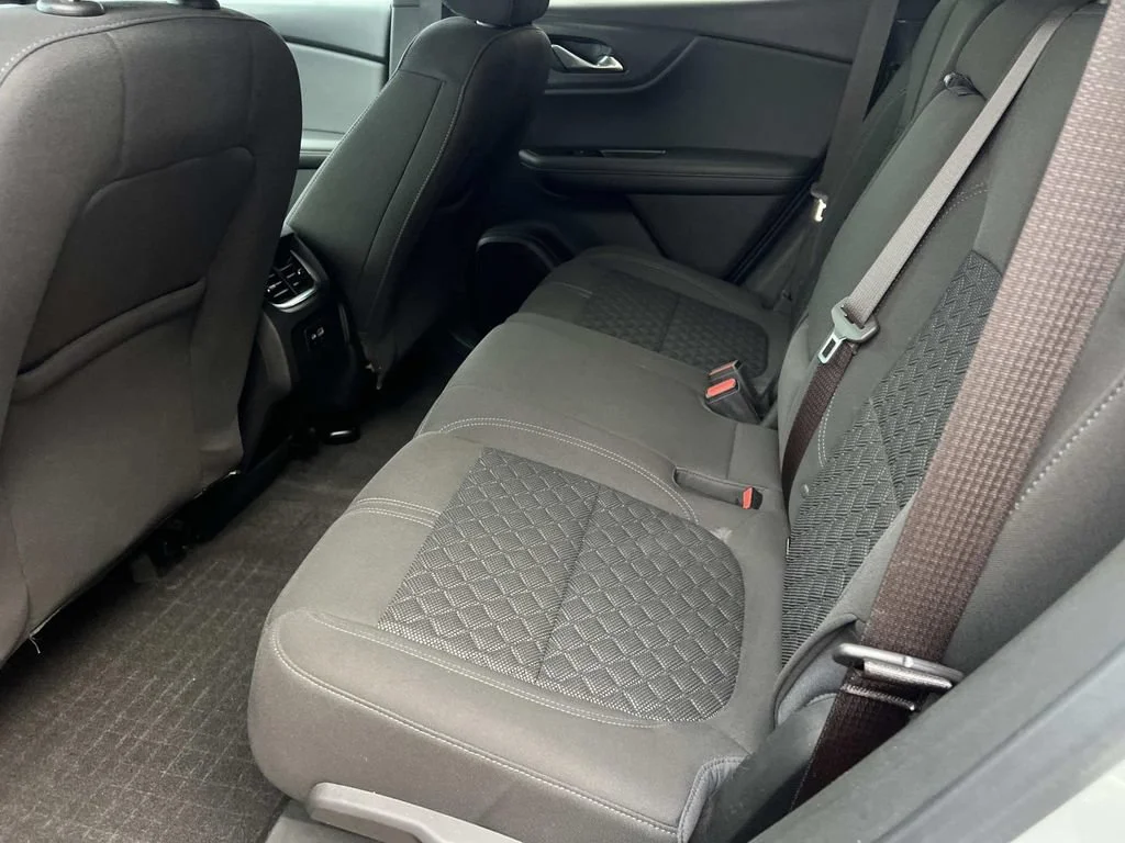 Used 2020 SILVER ICE METALLIC Chevrolet LT image 11