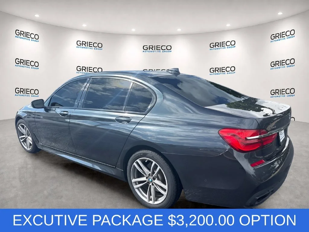 Used 2019 Gray BMW xDrive image 4