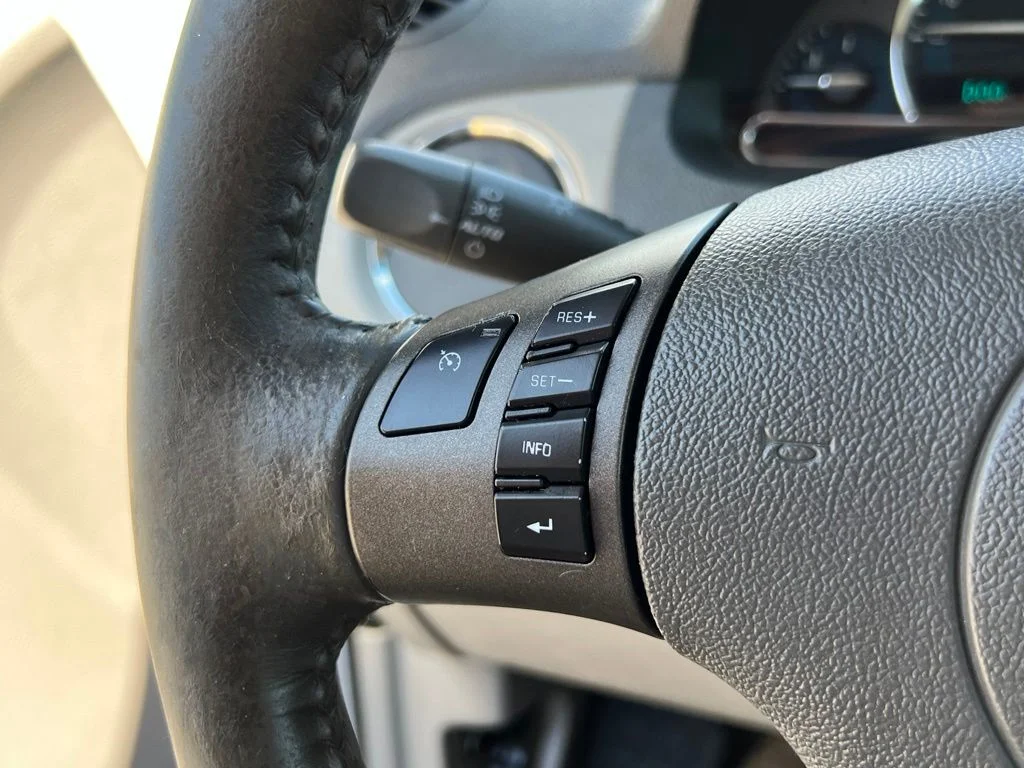Used 2009 White Chevrolet LT image 21