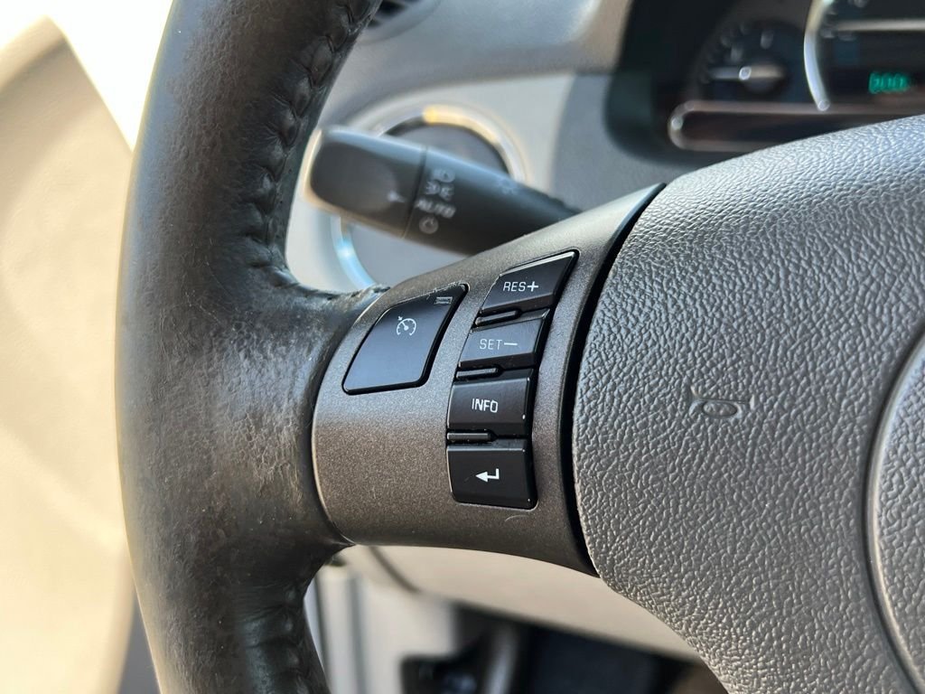 Used 2009 White Chevrolet LT image 21