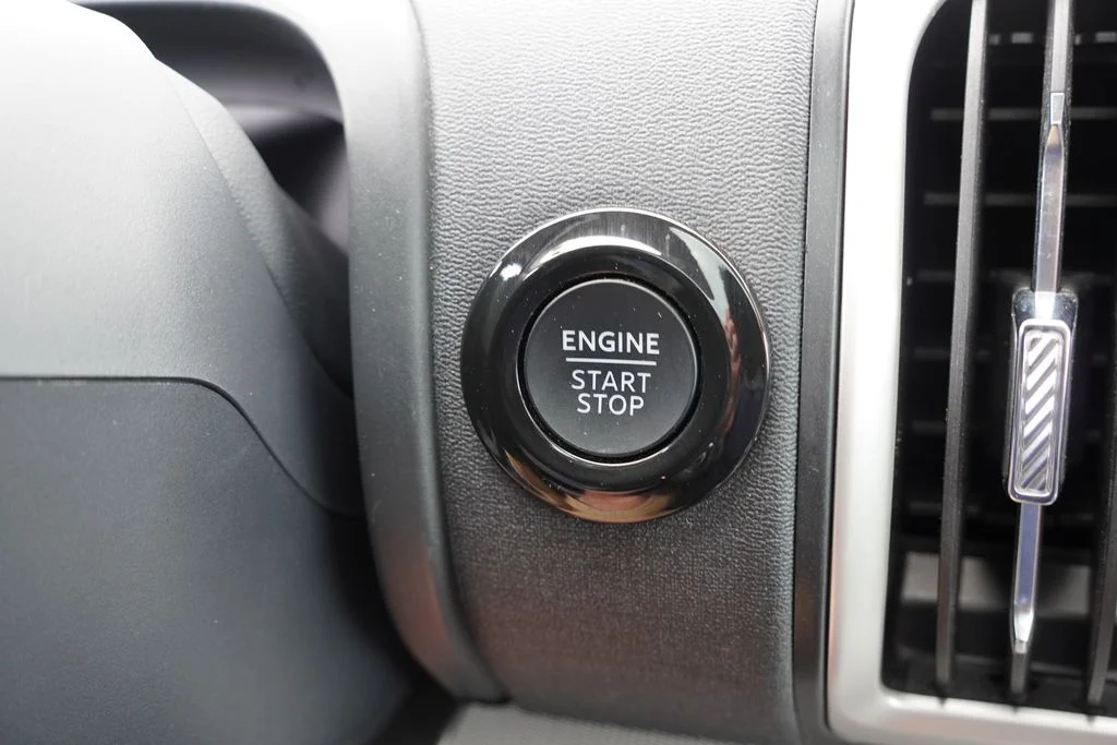 Used 2025 Agate Black Metallic Ford Active image 38