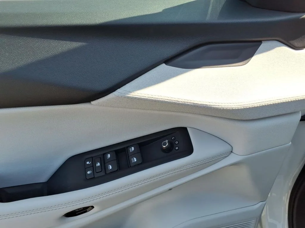 New 2026 Bright White Clearcoat Jeep Laredo image 12