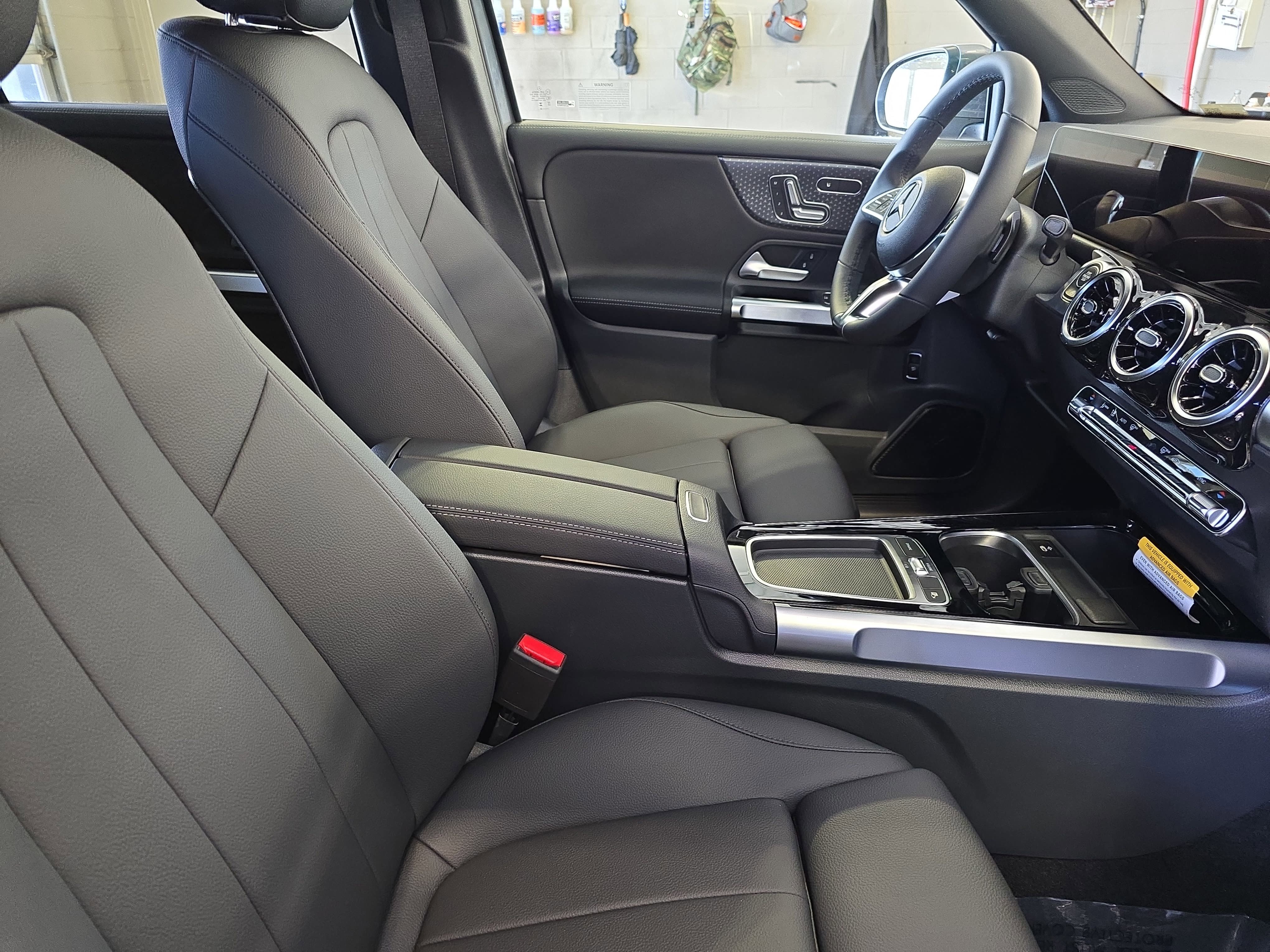 New 2026 Mountain Grey Metallic Mercedes-Benz GLB250 image 10