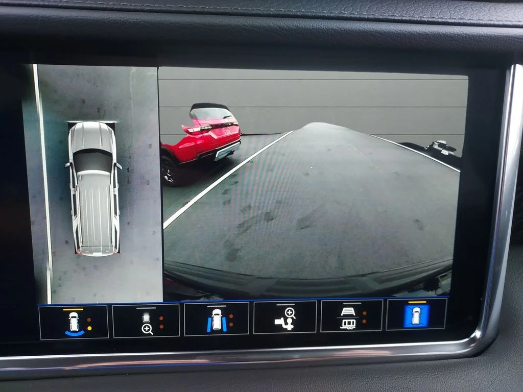 Used 2023 Silver GMC Denali image 18