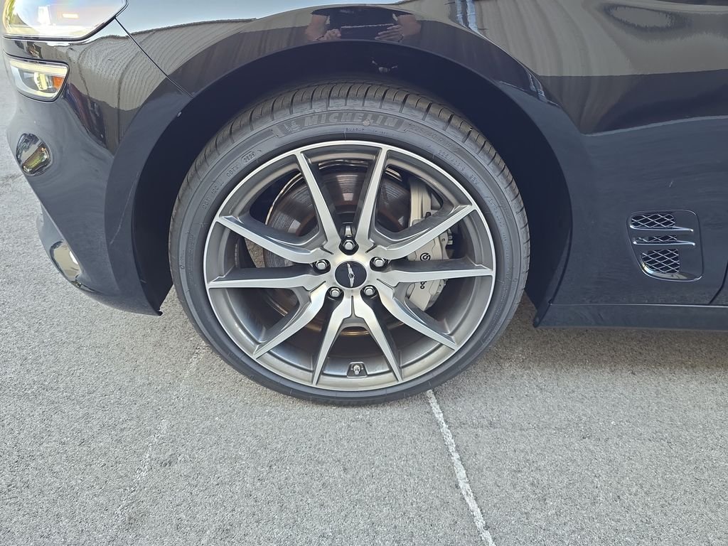 2026 GENESIS G70 Standard - Photo 10