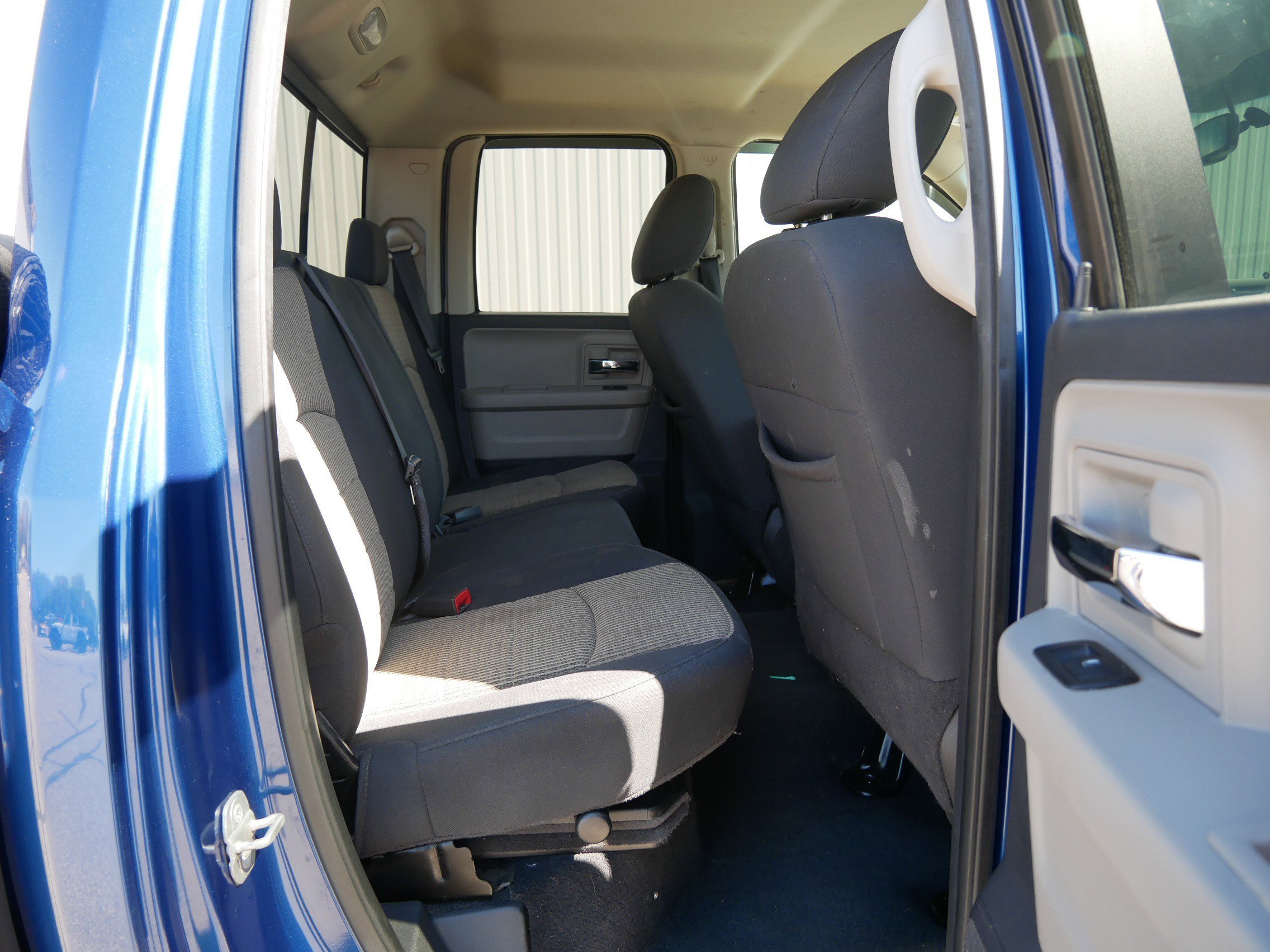 Used 2010 Deep Water Blue Pearl Dodge SLT image 13