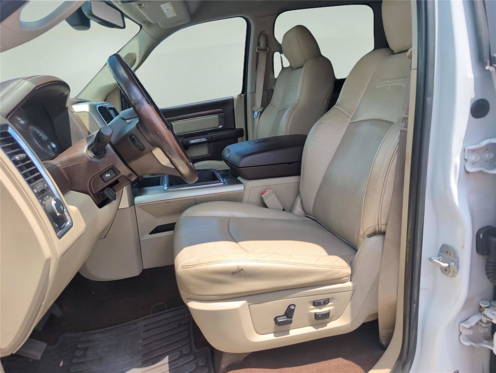 Used 2015 Bright White Clearcoat Ram Laramie image 15