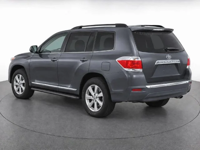 Used 2011 Magnetic Gray Metallic Toyota Base image 4