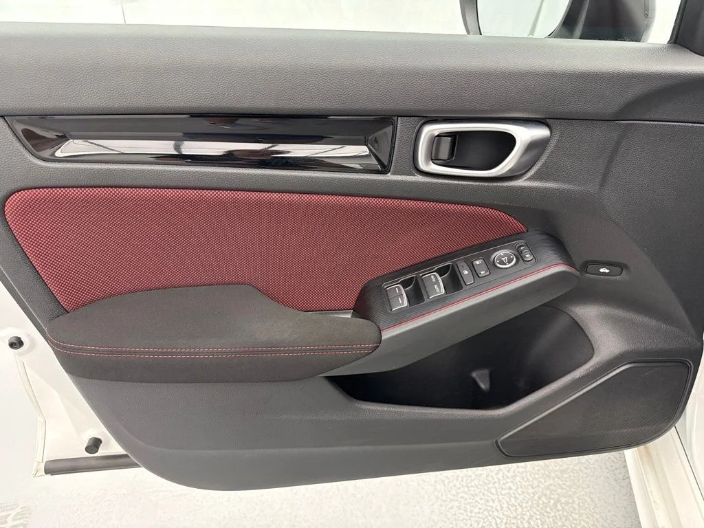 Used 2024 White Honda Base image 16