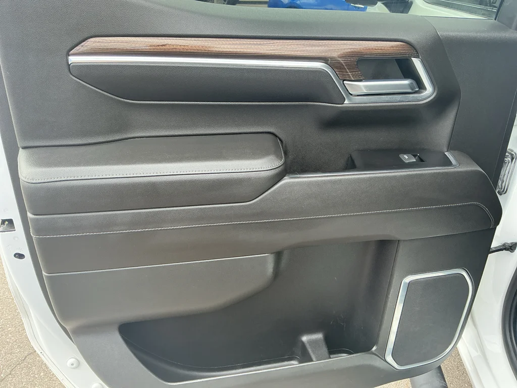 Used 2022 Summit White Chevrolet LT Trail Boss image 16