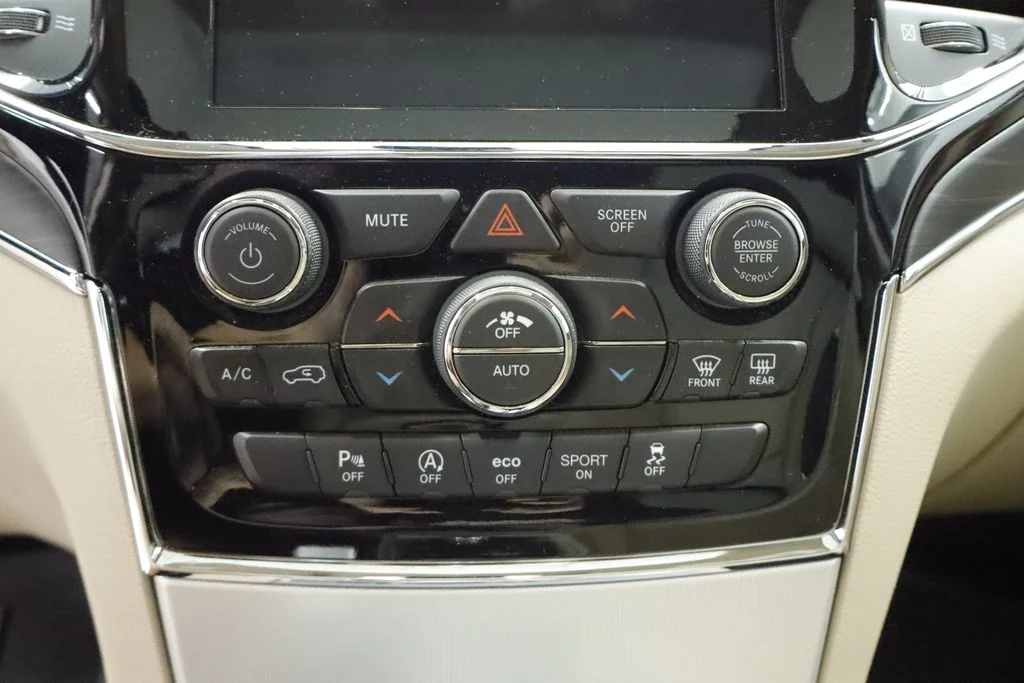 Certified Used 2020 Silver Jeep Limited image 35