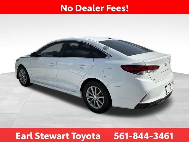 Used 2018 White Hyundai SE image 6