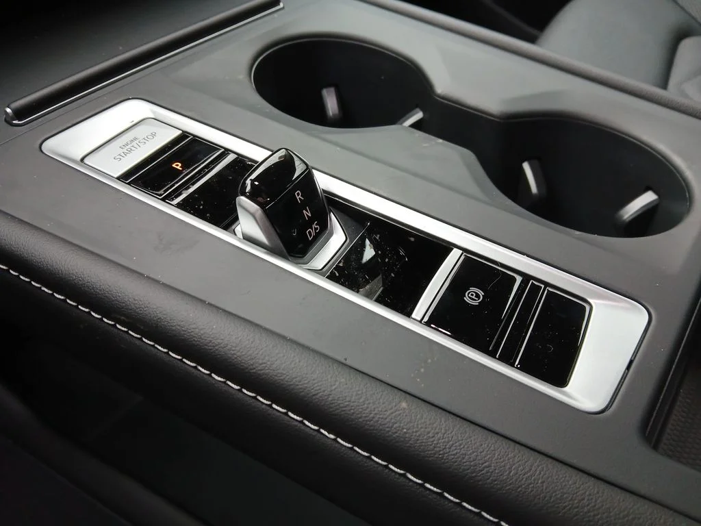 New 2026 Black Volkswagen 2.0T SE image 22