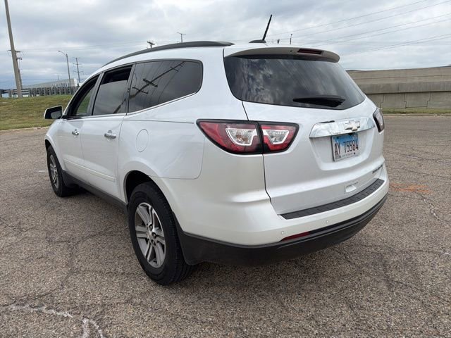 Used 2016 IRIDESCENT PEARL TRICOAT Chevrolet LT image 3