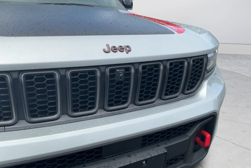 Used 2022 Silver Jeep Trailhawk image 30