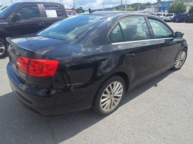 Used 2012  Volkswagen SEL image 2