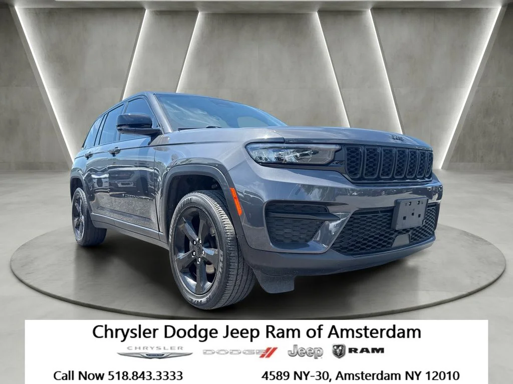 Used 2023 Gray Jeep Altitude X image 1