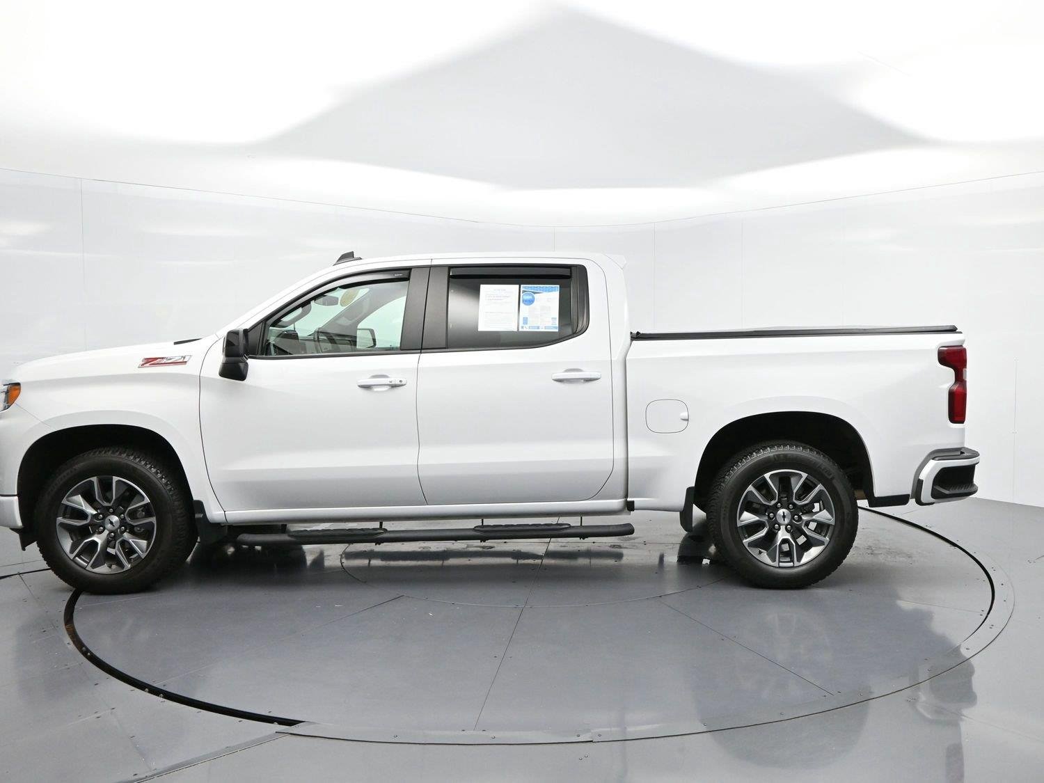 Used 2023 SUMMIT WHITE Chevrolet RST image 4