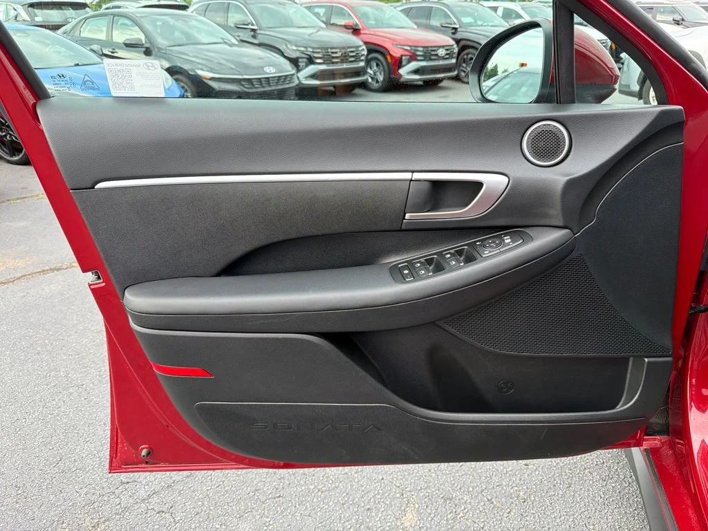 Used 2025 Red Hyundai SE image 10