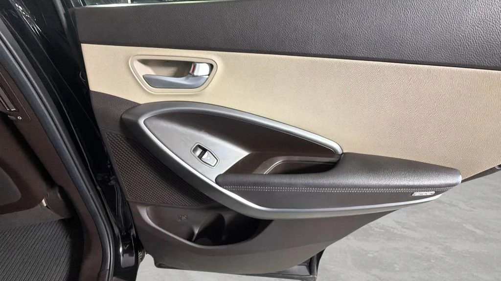 Used 2018 Black Hyundai 2.4L image 33