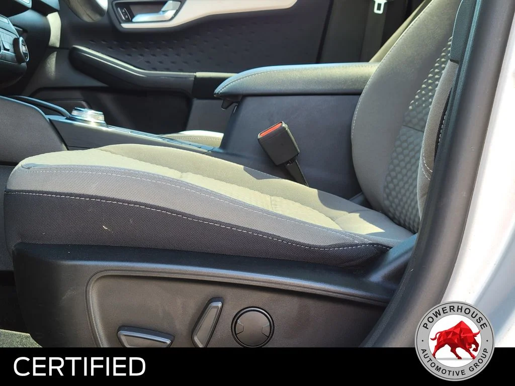 Used 2020 Silver Ford SE image 25