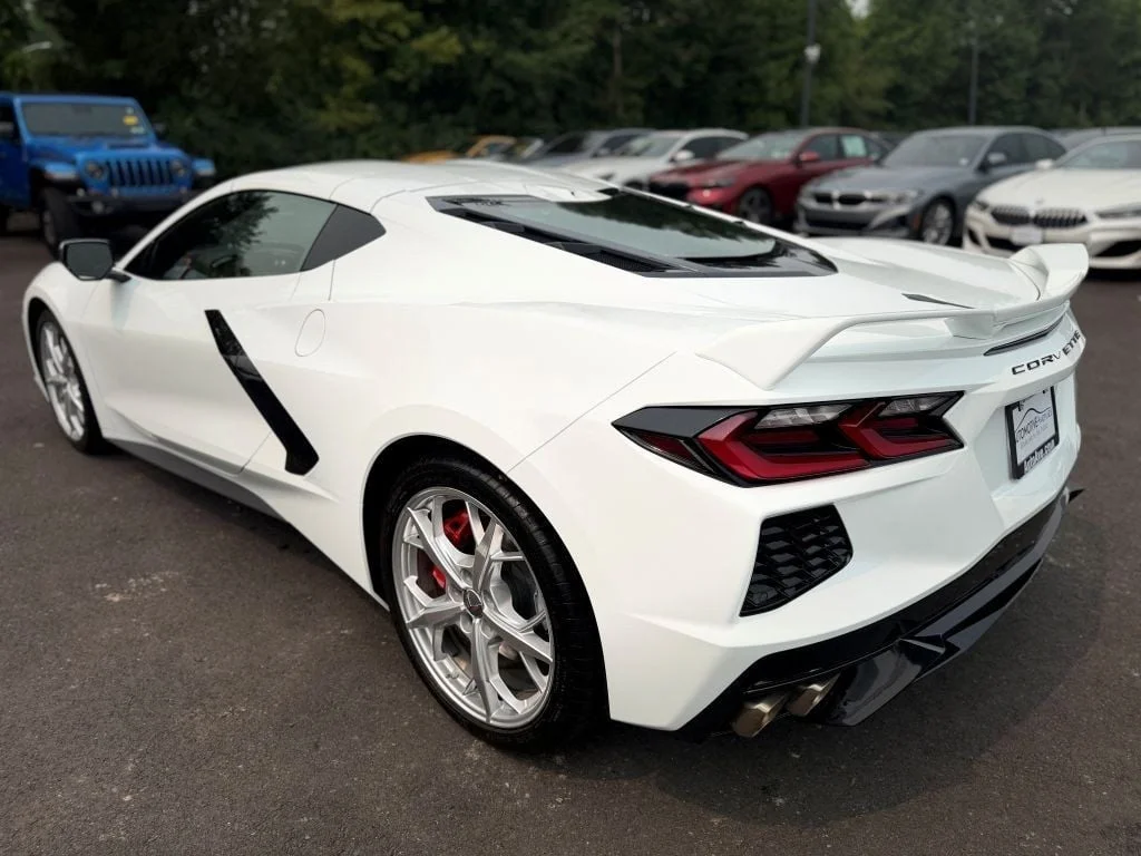 Used 2023 Arctic White Chevrolet 2dr Stingray Coupe w/2LT Z51 Performance Package & Front Lift image 10